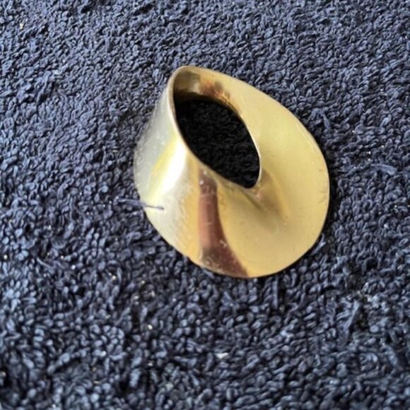 set of 4 unique shaped brass napkin rings - Picture 4 of 7